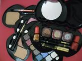 KIT DE MAQUIAGEM PW COSMÉTICOS /ESTOJO CORAÇÃO